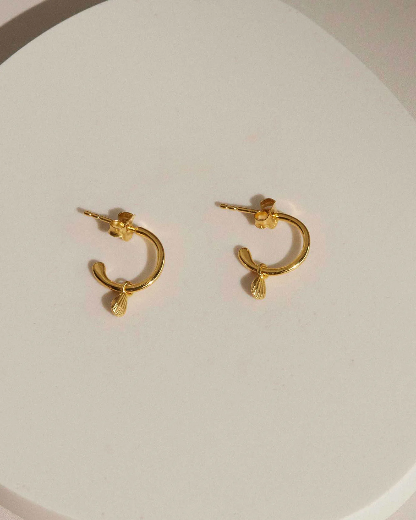 BLOOM DROP HOOPS (18K GOLD PLATED) - Image 4