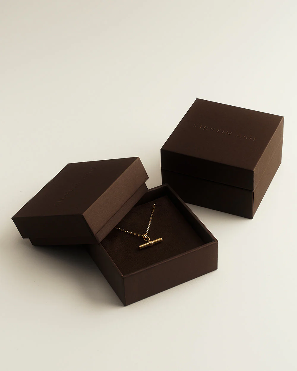 ENGRAVABLE BAR NECKLACE (18K GOLD VERMEIL) - Image 4