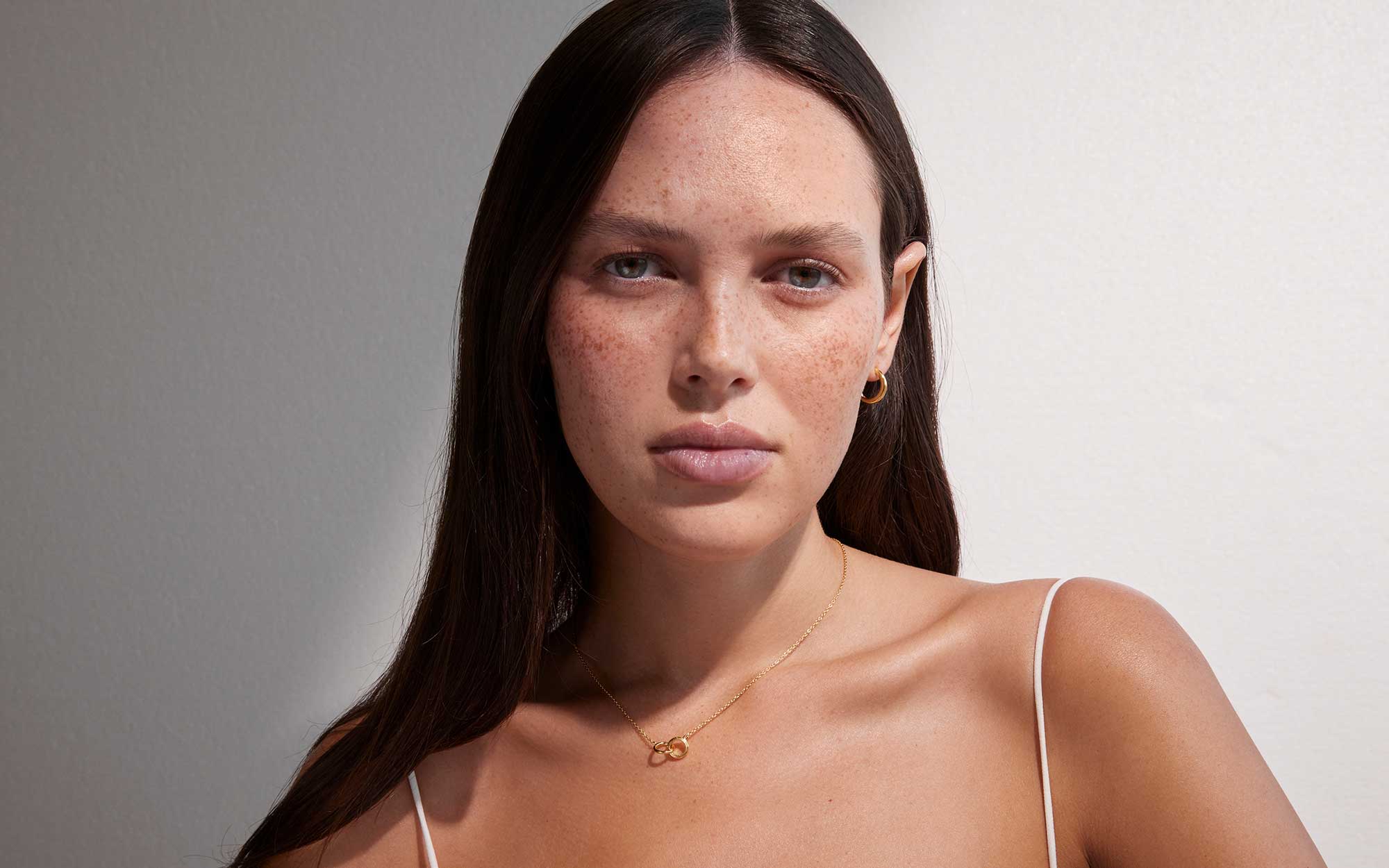 GRACE INFINITY HOOPS (18K GOLD PLATED) - Image 5