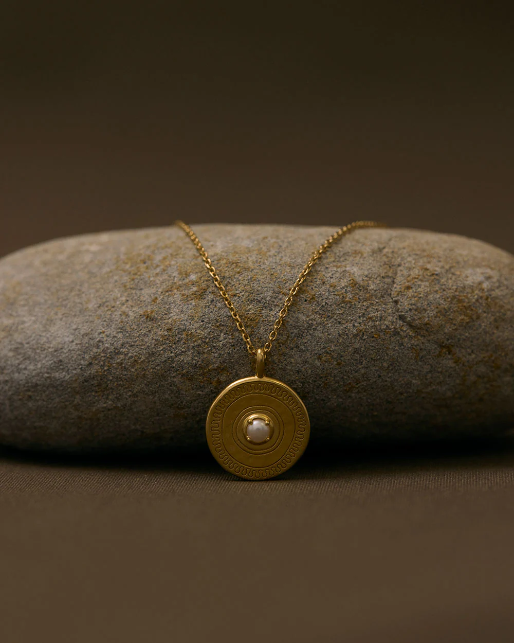 SOLACE COIN NECKLACE (18K GOLD VERMEIL) - Image 3