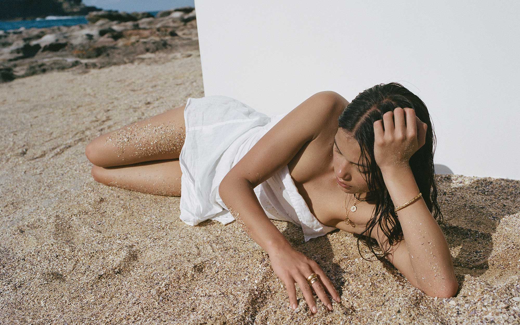 SOLACE COIN NECKLACE (18K GOLD VERMEIL) - Image 5