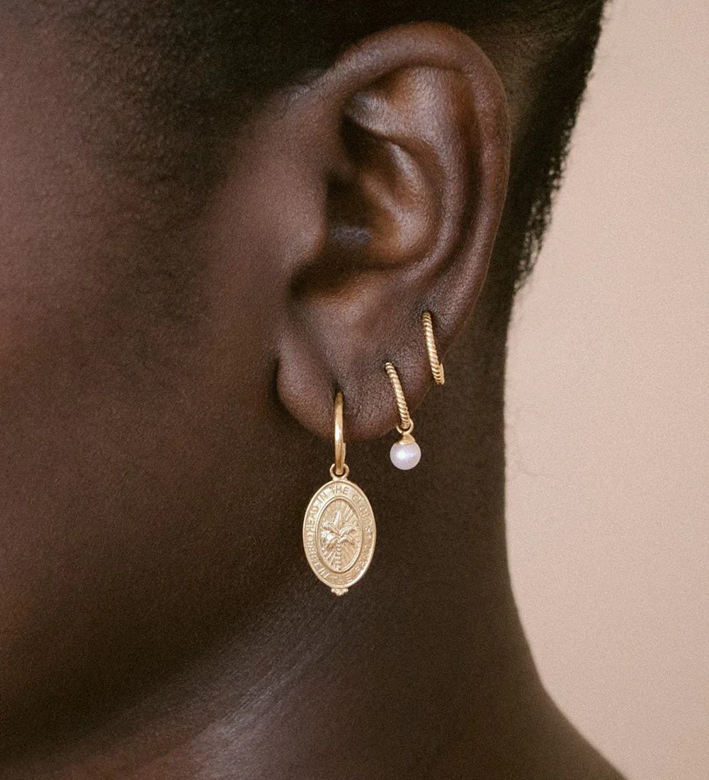 TINY PEARL HOOPS (18K GOLD PLATED) - Image 3