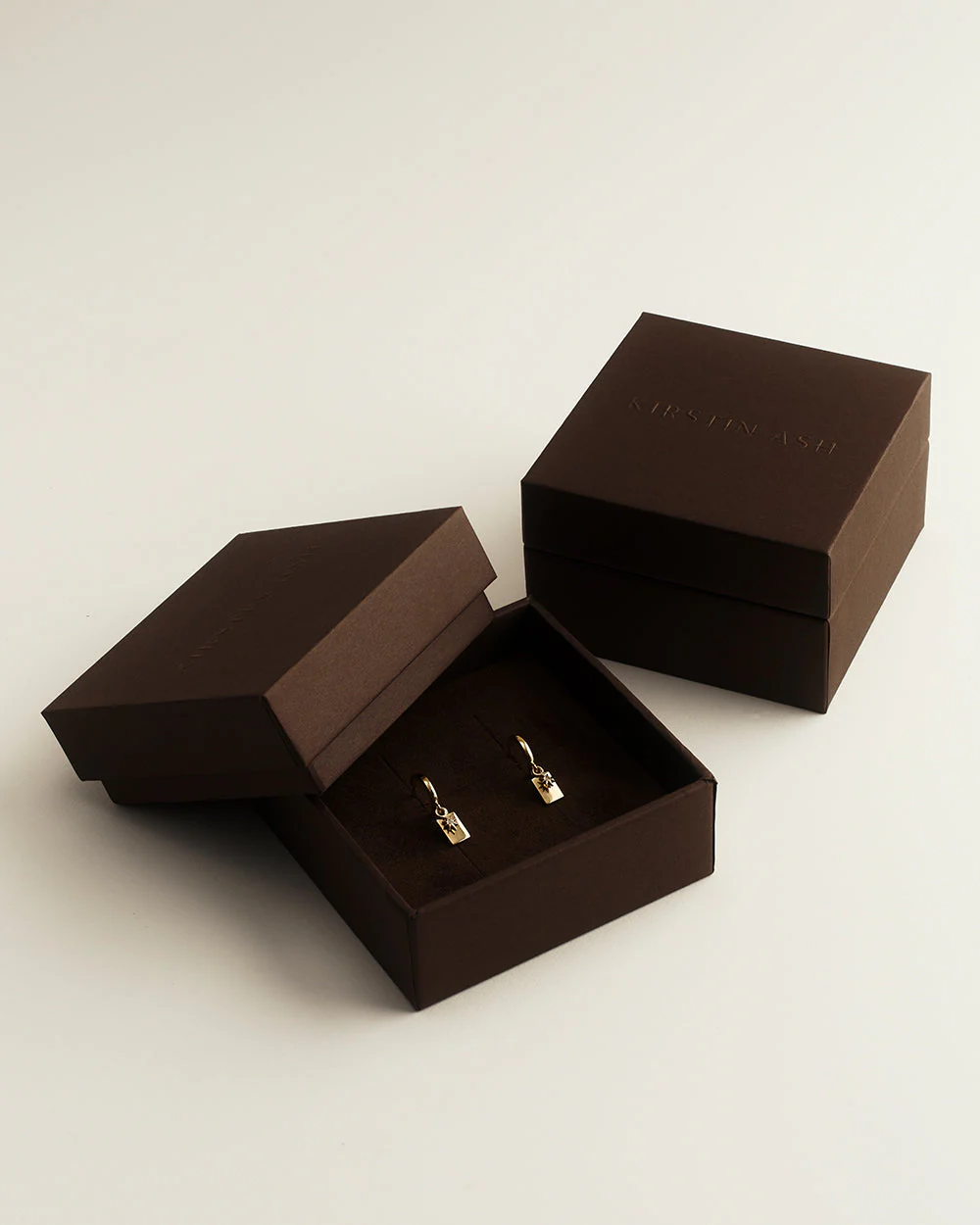 TINY PEARL HOOPS (18K GOLD PLATED) - Image 8