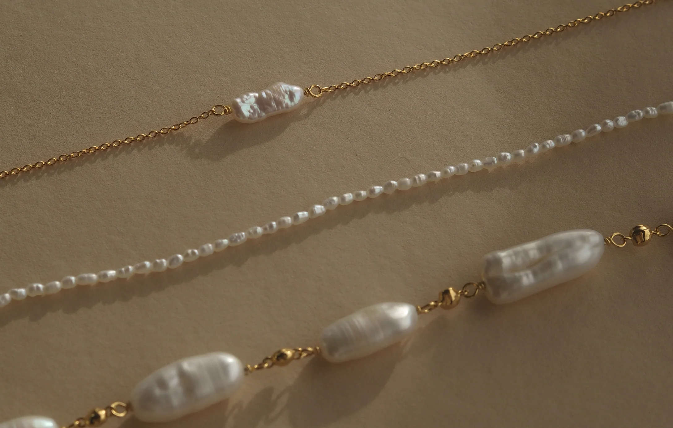 VACATION PEARL BRACELET (18K GOLD PLATED) - Image 5